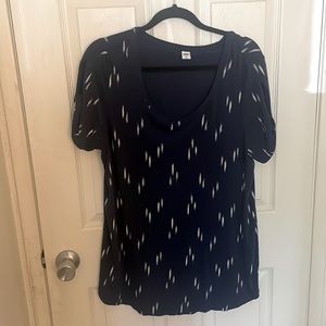 Blue Shirt by Old Navy w/cutout on shoulder sz L